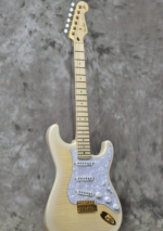 Exclusive Richie Kotzen Stratocaster See-through White Burst  Fender made in Japan - Image 3